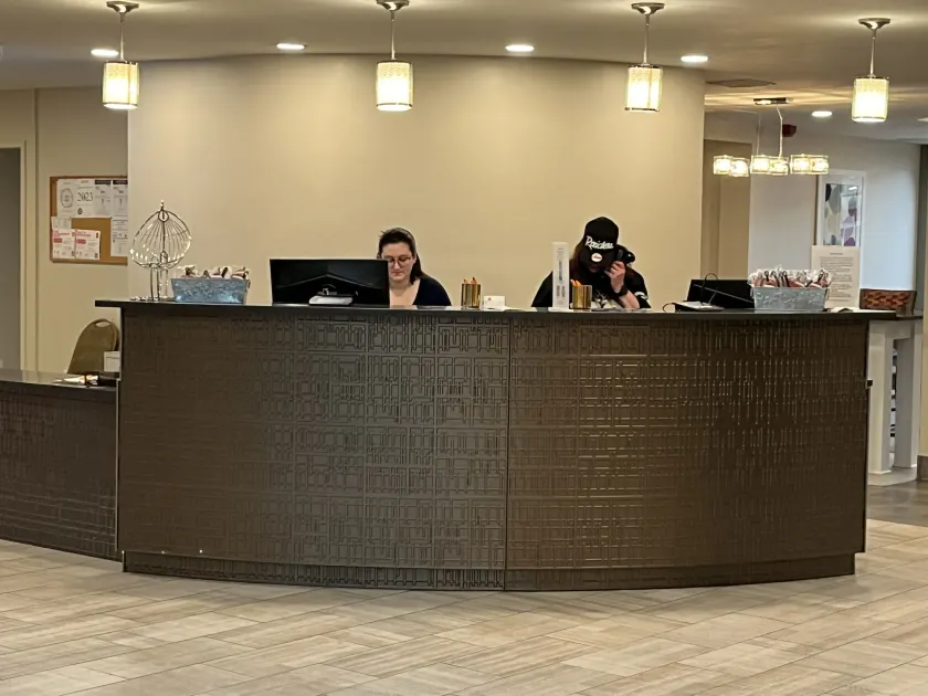 Orangewood Inn & Suites Kansas City Airport - Réception