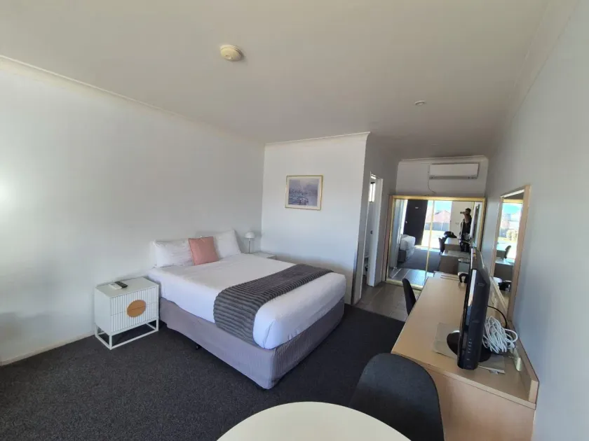 Bega Village Motor Inn - Image 1
