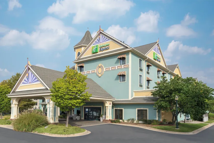 Holiday Inn Express Holland by IHG - Image 1
