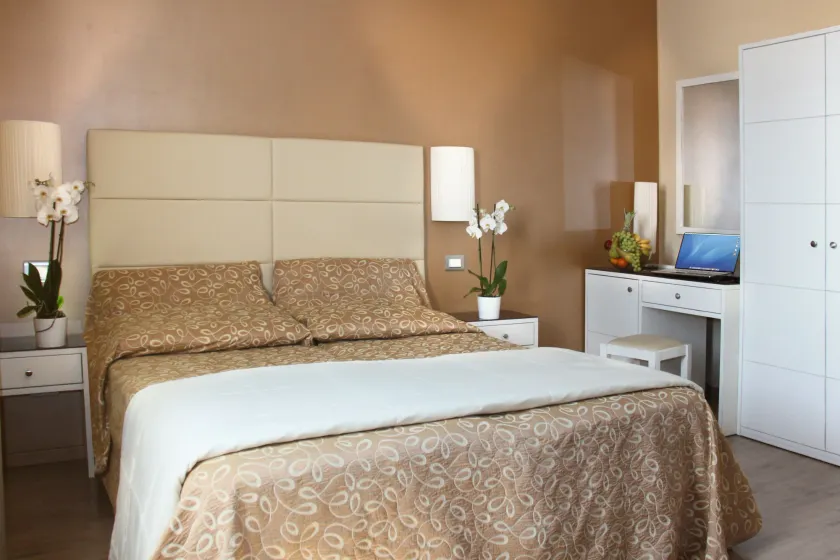 Hotel Regit - Image 1