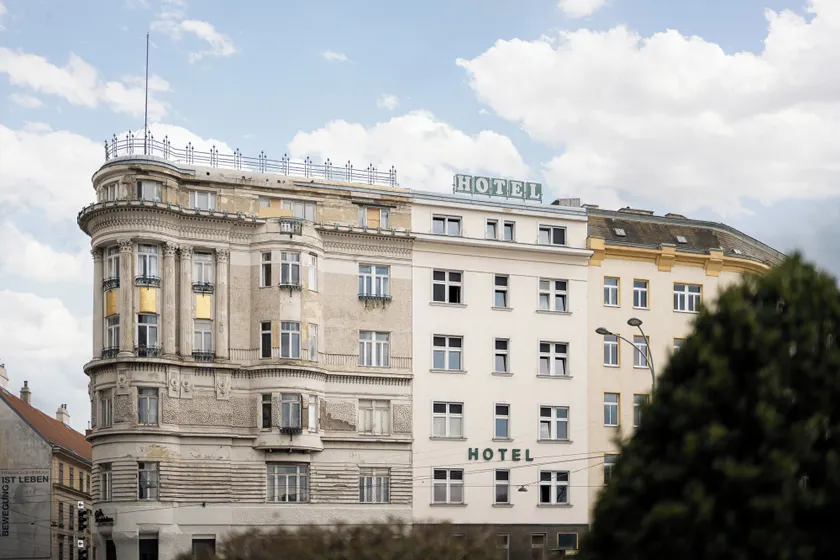 Hotel Goldene Spinne - Image 1