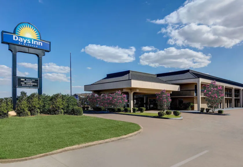 Days Inn by Wyndham Greenville MS - Image 1