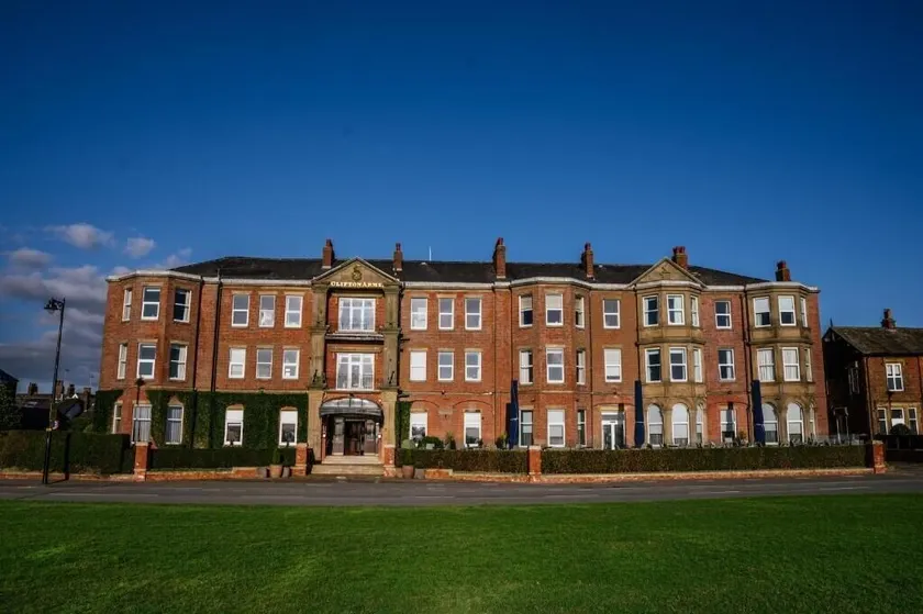 Clifton Arms Hotel - Image 1