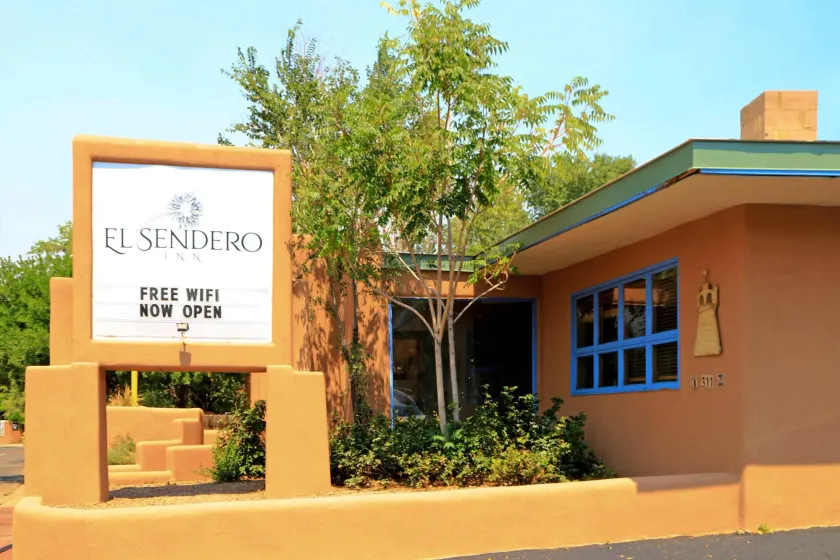 El Sendero Inn, an Ascend Collection Hotel - Image 1