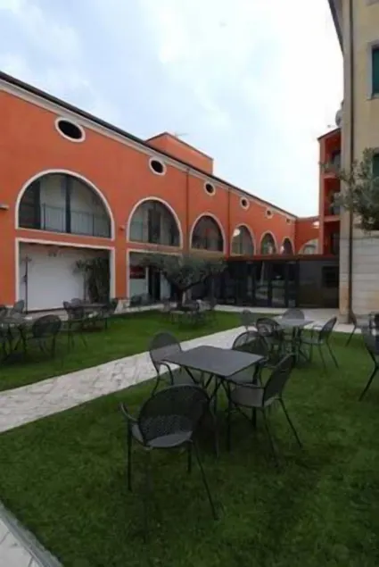 Hotel Villa Altura - Image 1