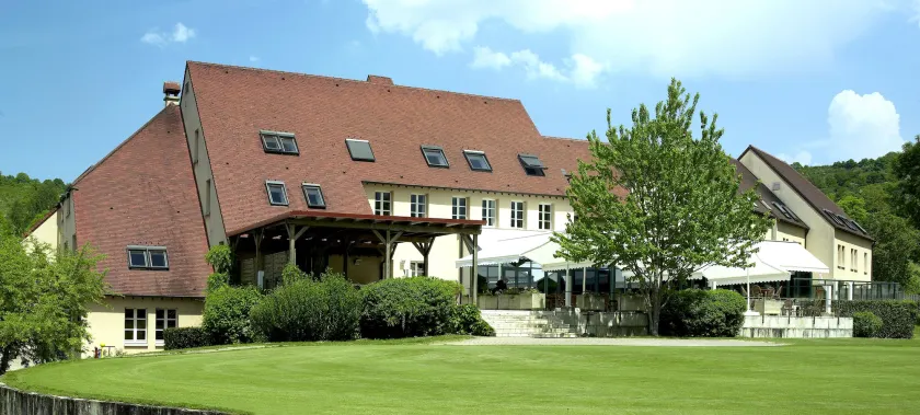 Logis Hôtel Golf Le Domaine Du Val De Sorne - Image 1