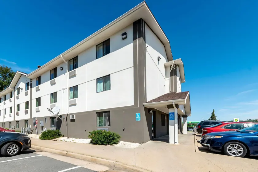 Super 8 by Wyndham Dumfries/Quantico - Image 1