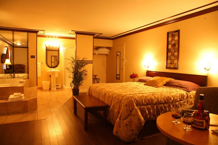 Hotel & Motel le Luxembourg - Image 1