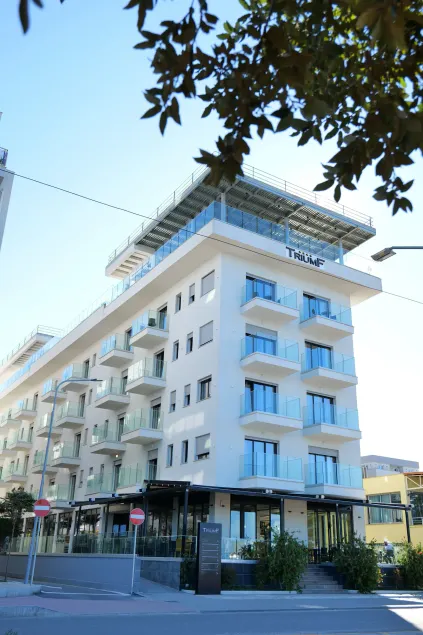 Hotel Triumf Shengjin - Image 1