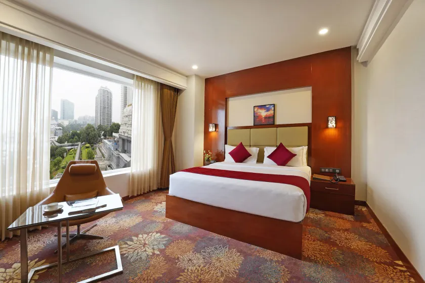 Kingston Hotel - Image 1