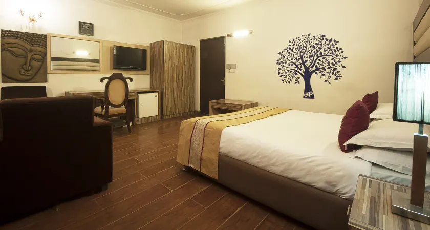Golden Leaf Hotel - Image 1