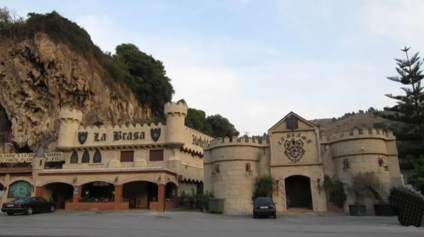 Hotel La Brasa - Image 1