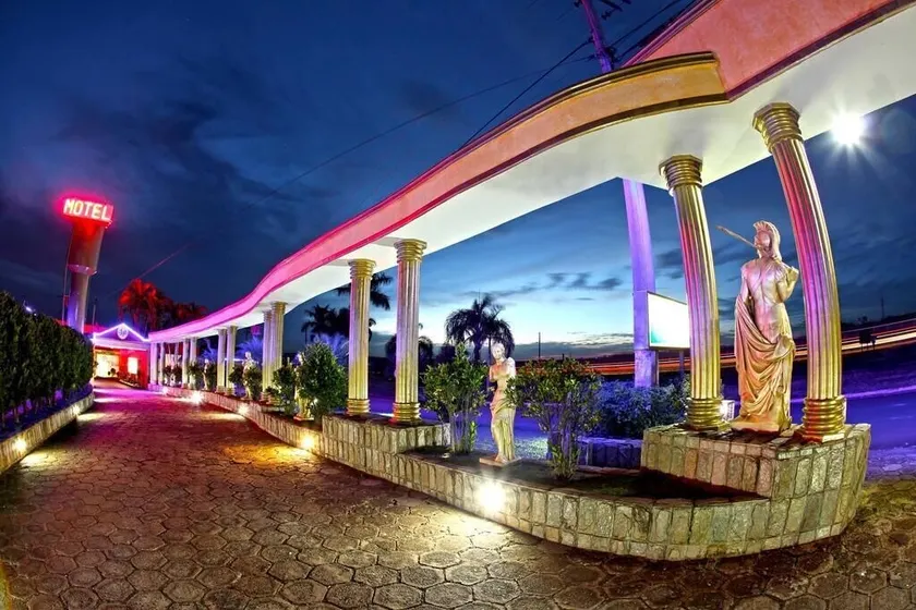 Hotel & Motel Le Baron - Image 1