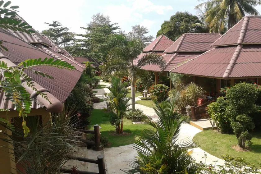 Lanta Castaway Beach Resort - Image 1