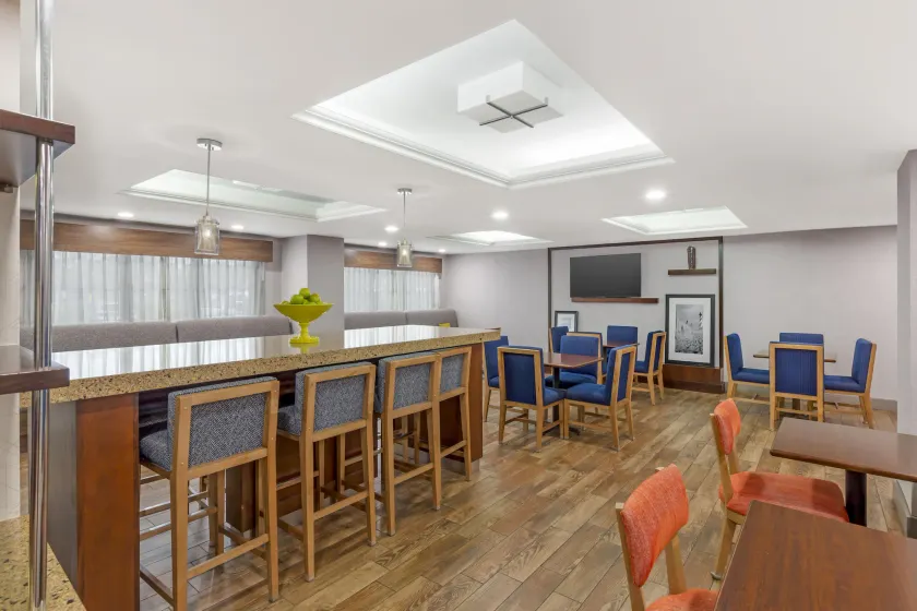 Hampton Inn Washington - Image 1