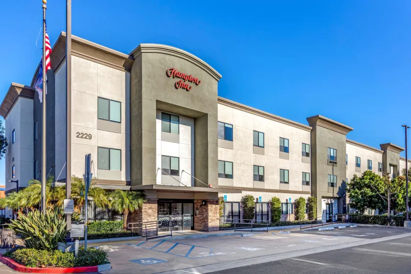 Hampton Inn Carlsbad-North San Diego County - Image 1