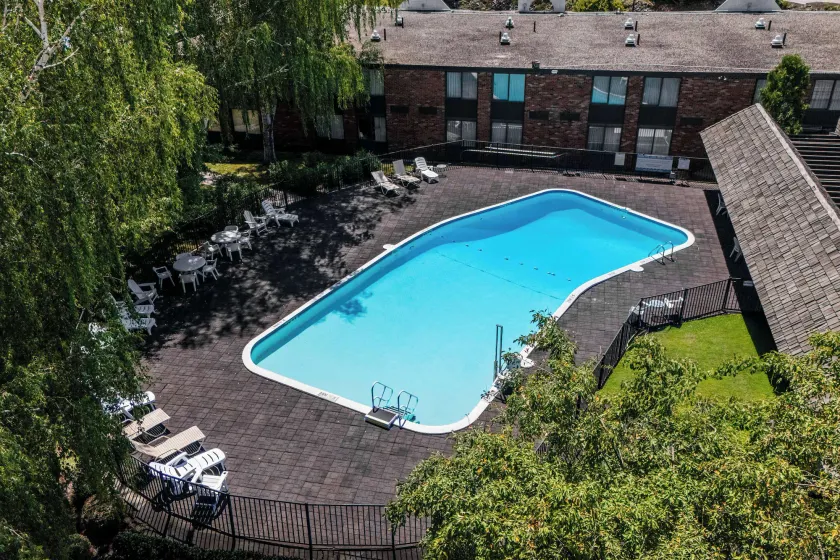 Fireside Inn & Suites Portland - Image 1