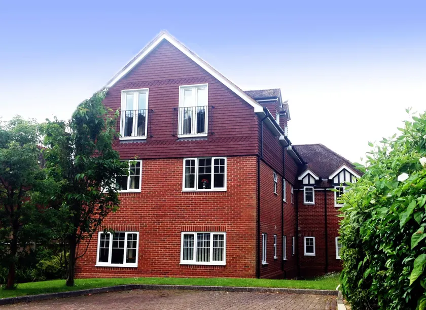 Basingstoke Apartments - St Raphael House, City Centre Charming Apartments - Image 1