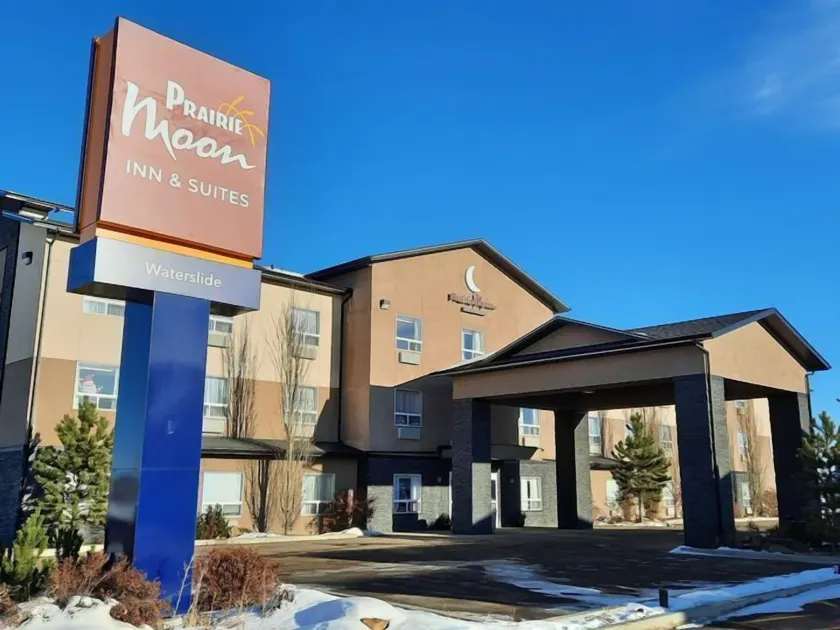 Prairie Moon Inn Sylvan Lake - Image 1