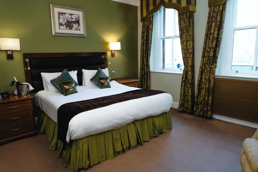 The George Hotel - Image 1
