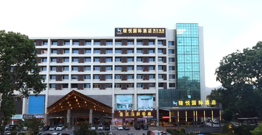 Junyue Internation Hotel - Image 1