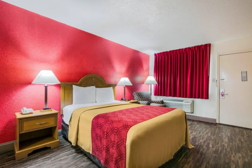 Econo Lodge & Suites Brinkley - Image 1