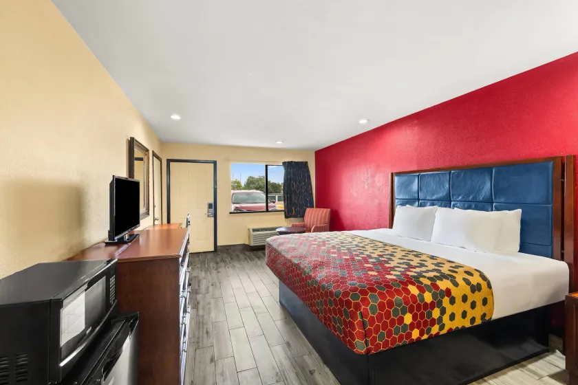 Econo Lodge Belton - Image 1