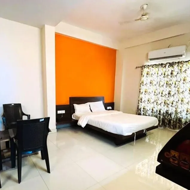 Hotel Crib Inn - Image 1