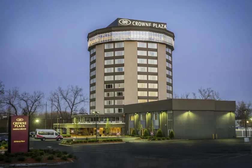 Crowne Plaza Saddle Brook by IHG - Image 1