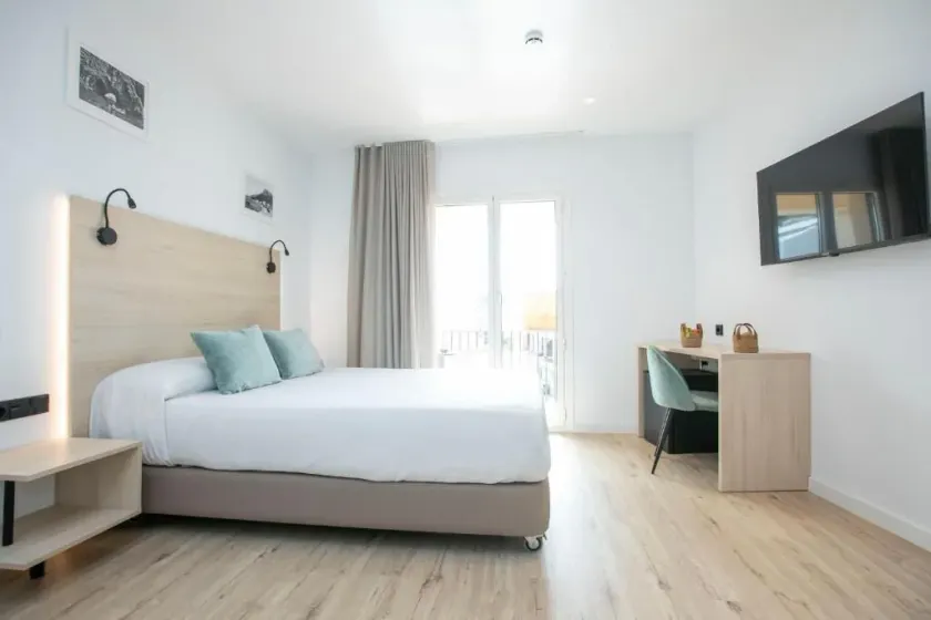 Hotel Coral Boutique by gaiarooms - Image 1