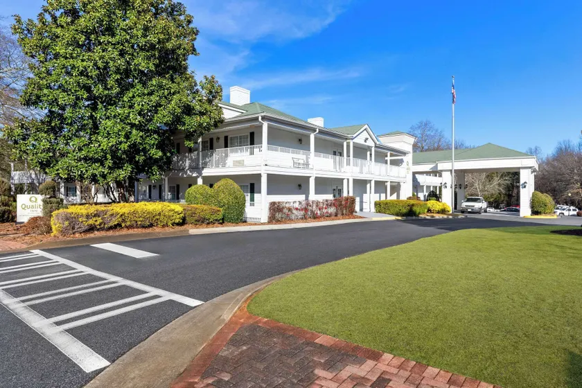 Quality Inn Fayetteville Near Historic Downtown Square - Image 1