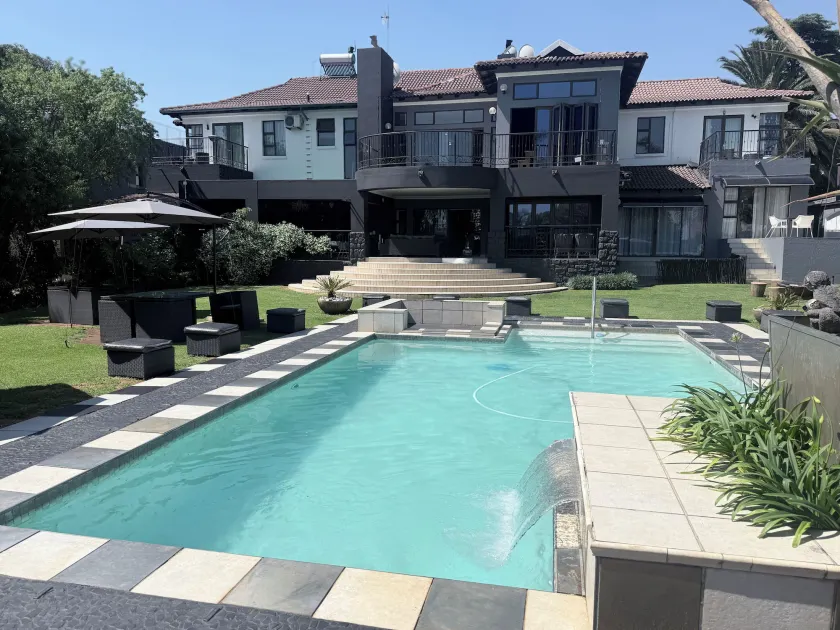 Africa Paradise Airport Boutique Hotel - Image 1
