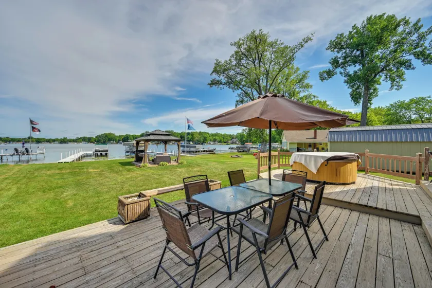 Lakefront Warsaw Home w/ Private Dock + Golf Cart - Image 1