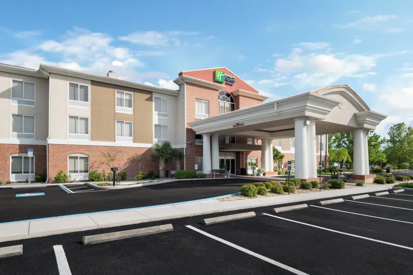 Holiday Inn Express & Suites Spring Hill by IHG - Image 1