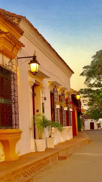 Portal de la Marquesa - Image 1