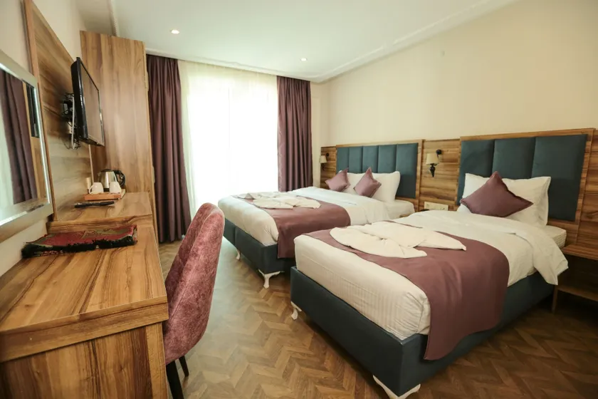 Royal Palas Hotel - Image 1