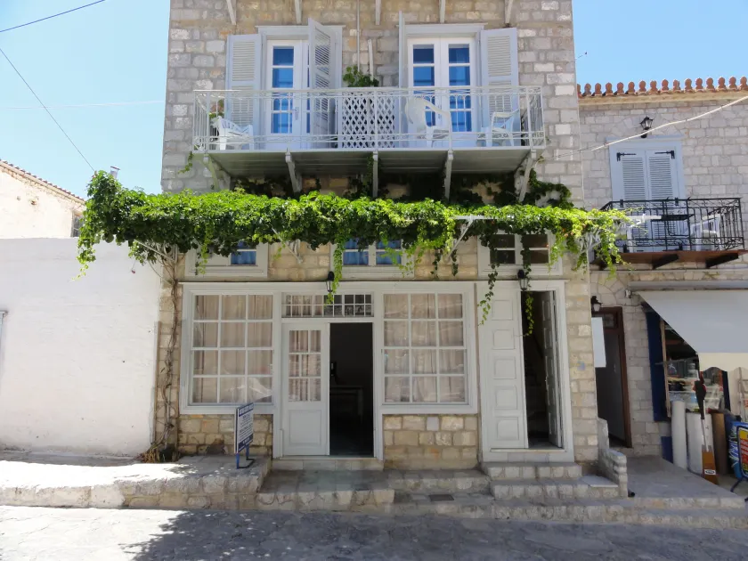 Botsis Guest House - Image 1