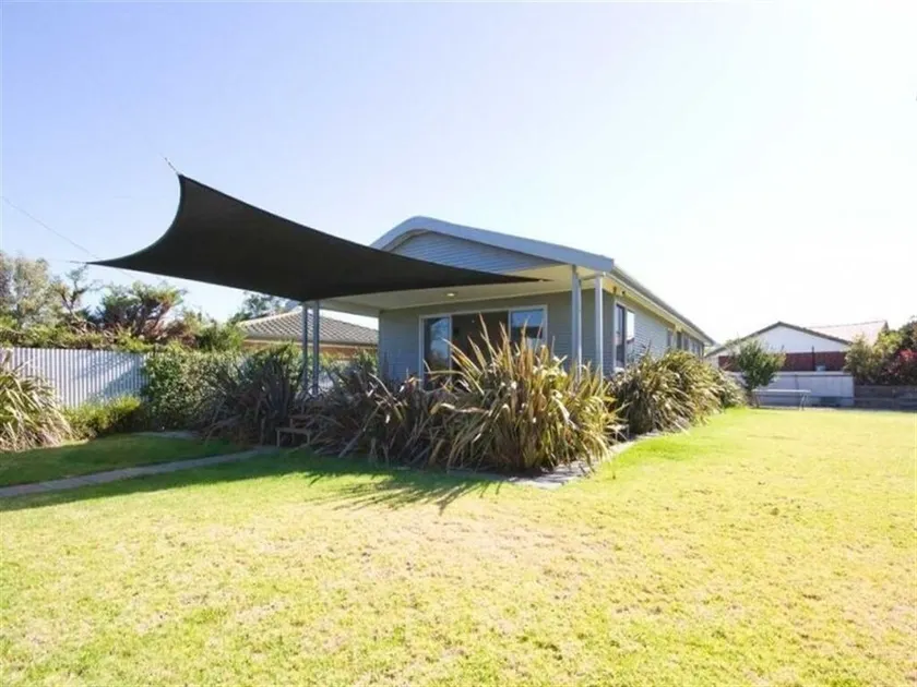Do Drop Inn - 12 Guests | 4 Bedrooms | 6 Beds | 2 Bathrooms - Master Bedroom: Queen bed, Bedroom 2: Queen bed, Bedroom 3: 2 Sets of Bunk beds, Bedroom 4: 2 Sets of Bunk beds - Image 1