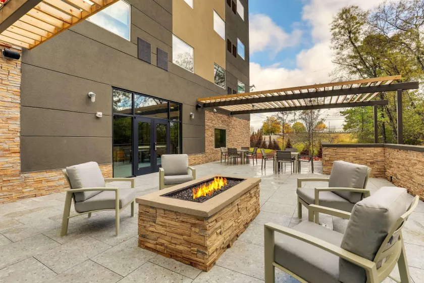 Country Inn & Suites by Radisson, Cumming near NorthSide Hospital Forsyth - Image 1