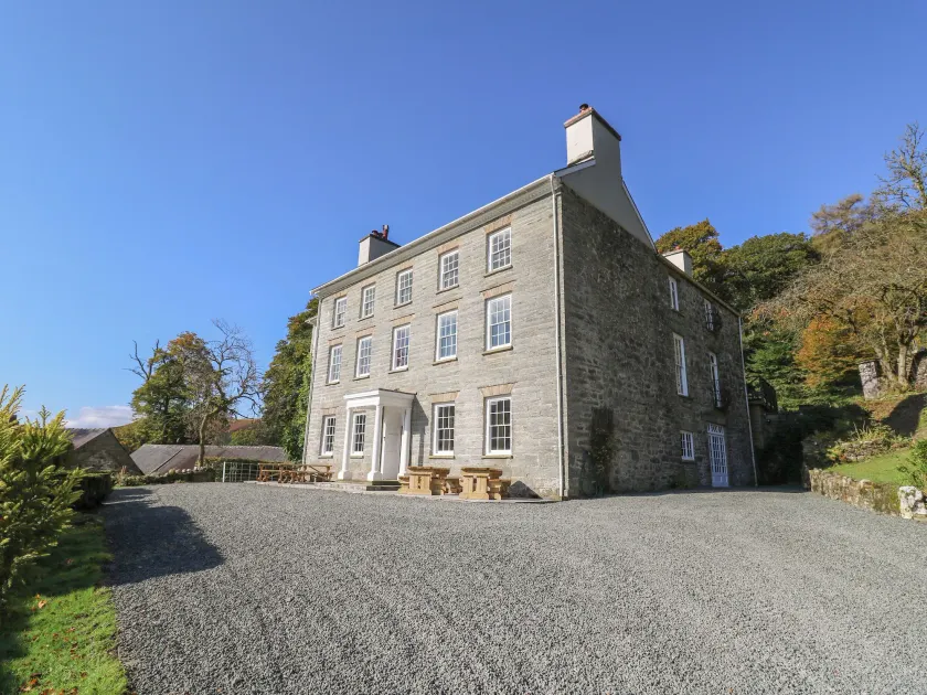 Llwynderw Hall - Image 1