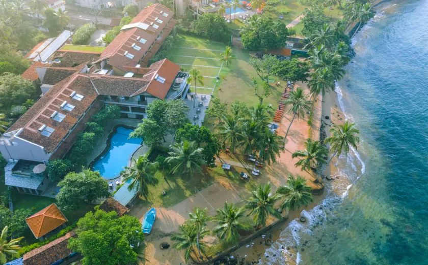 Earl's Reef Hotel - Image 1