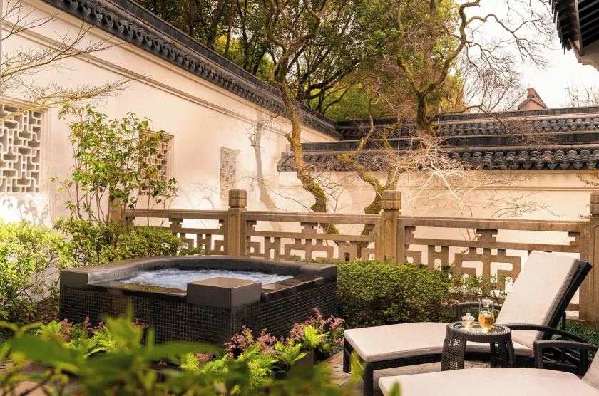 Four Seasons Hotel Hangzhou at West Lake - Image 1