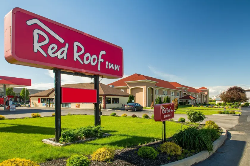 Red Roof Inn Batavia - Image 1