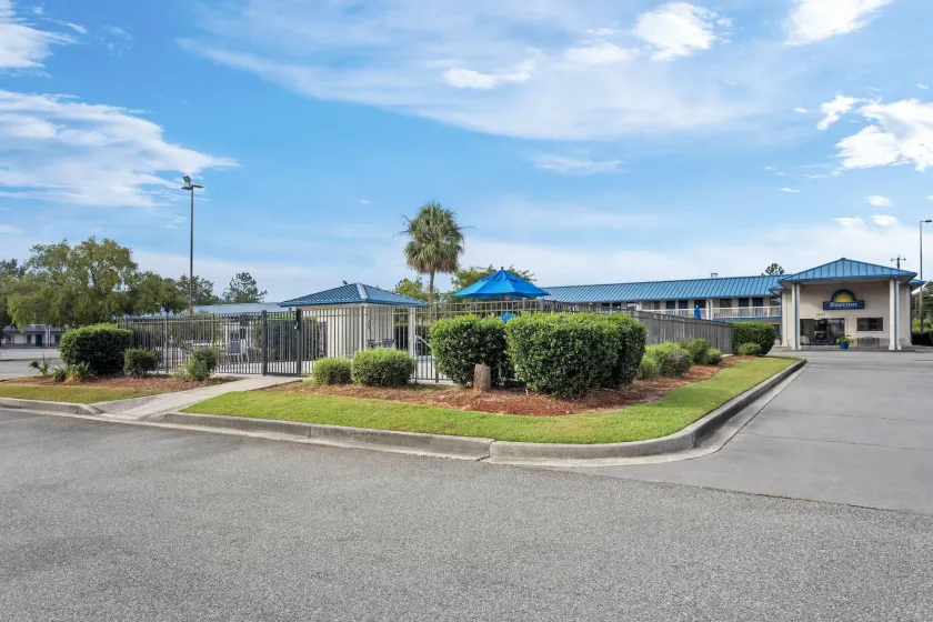  Days Inn by Wyndham Valdosta I-75 - Image 1