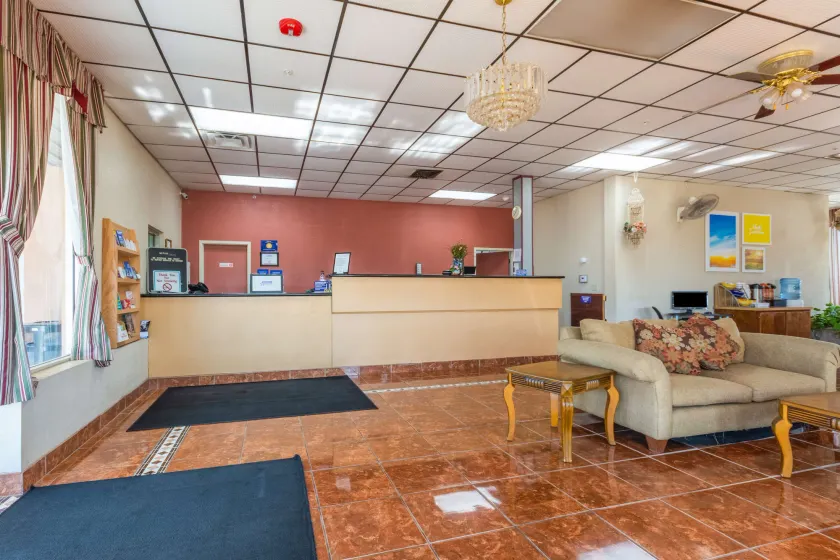 Americas Best Value Inn of Elk City - Image 1