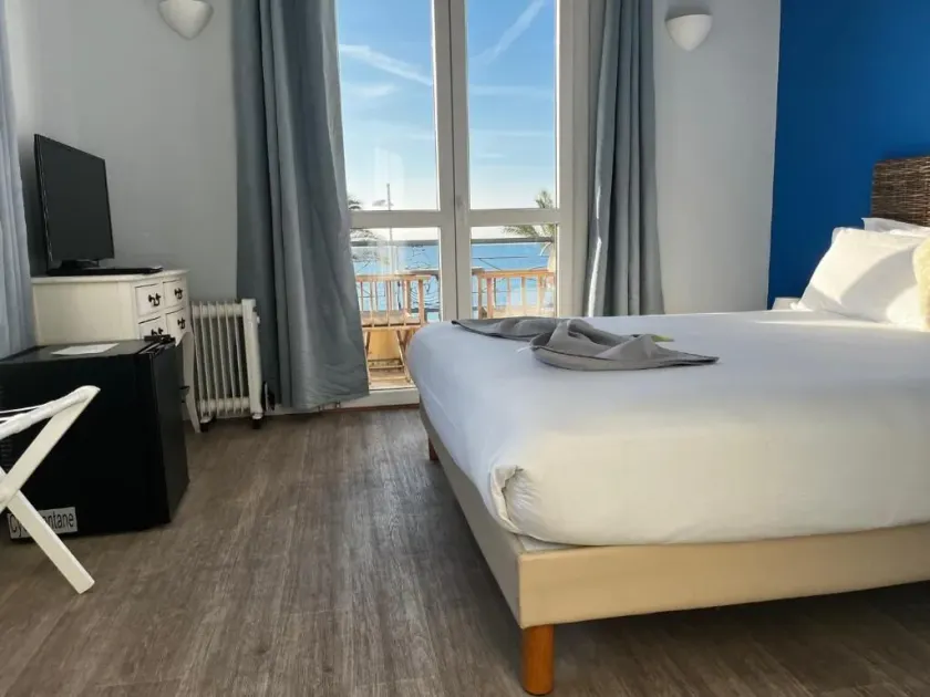 Hôtel du Bord de Mer "Le Vanillé" - Camera