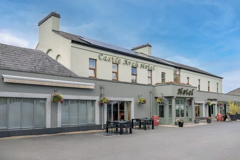 Castle Arch Hotel - Image 1
