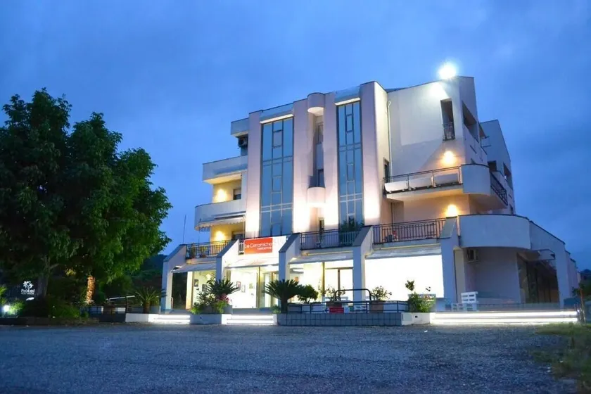 Hotel Le Ceramiche - Image 1