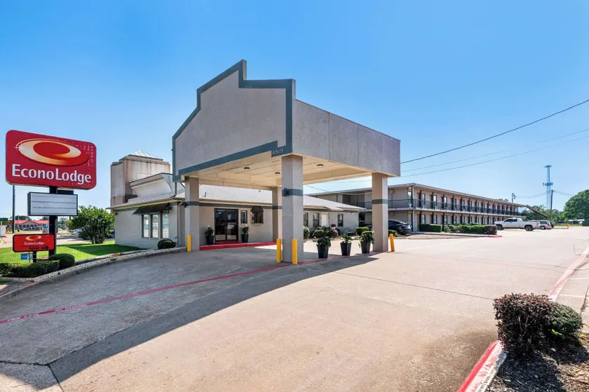 Econo Lodge Texarkana I-30 - Image 1