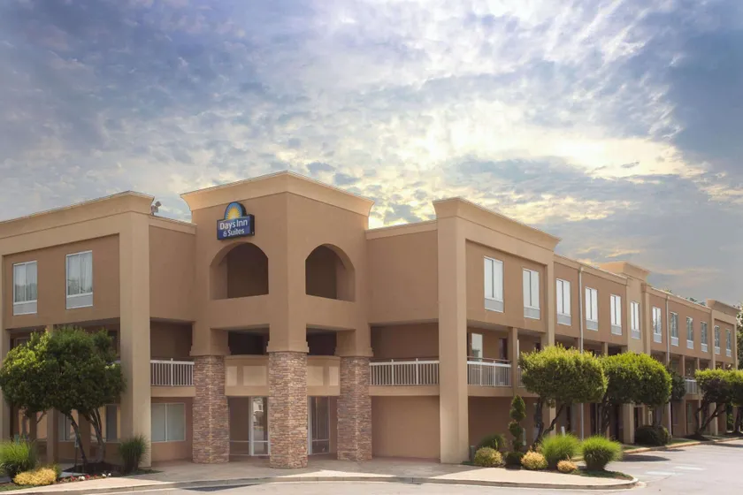 Days Inn by Wyndham Greenville - Image 1
